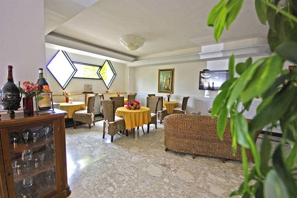 Hotel Clinton Casoria Kültér fotó