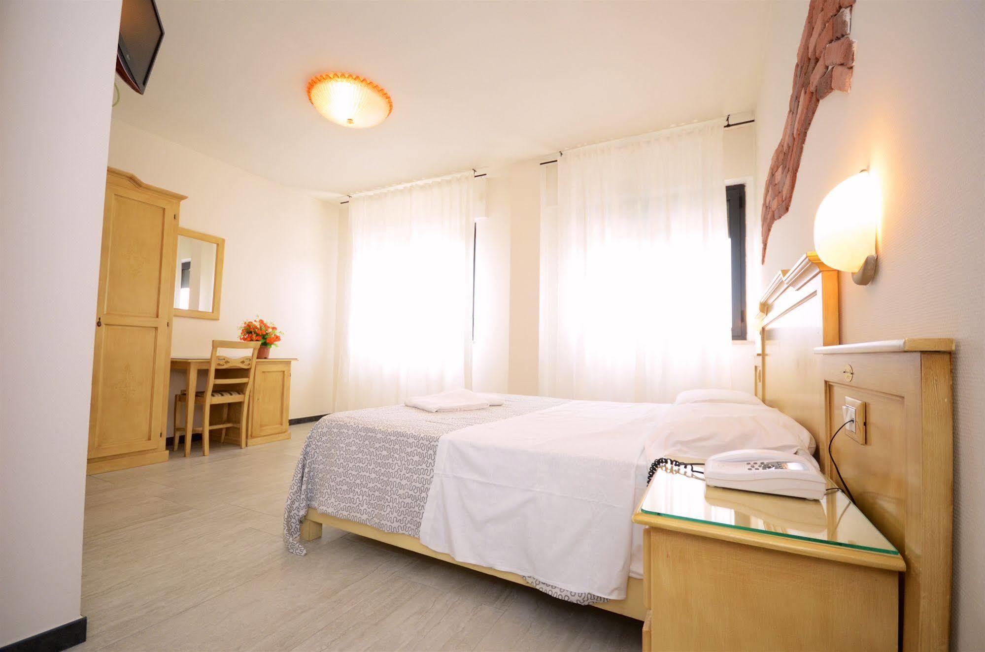 Hotel Clinton Casoria Kültér fotó
