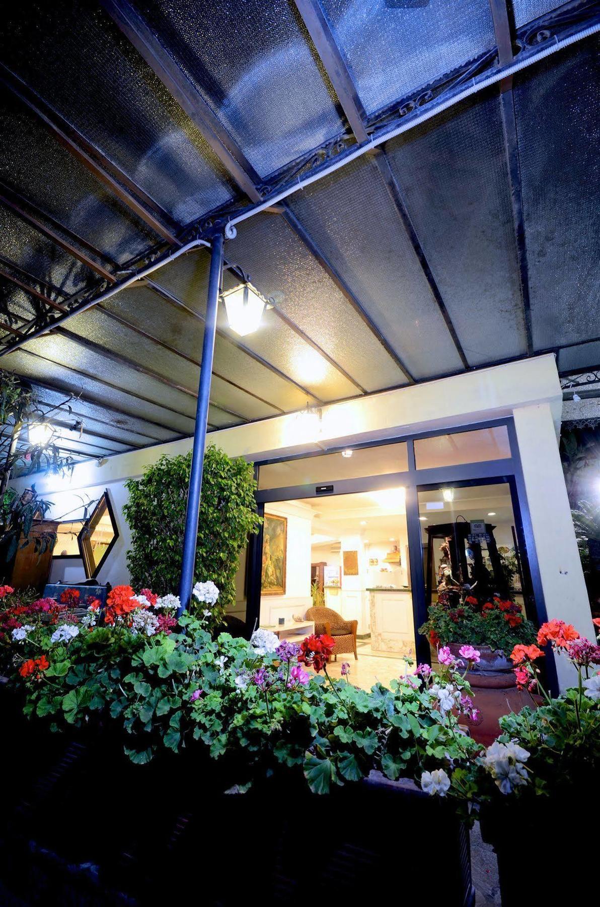 Hotel Clinton Casoria Kültér fotó
